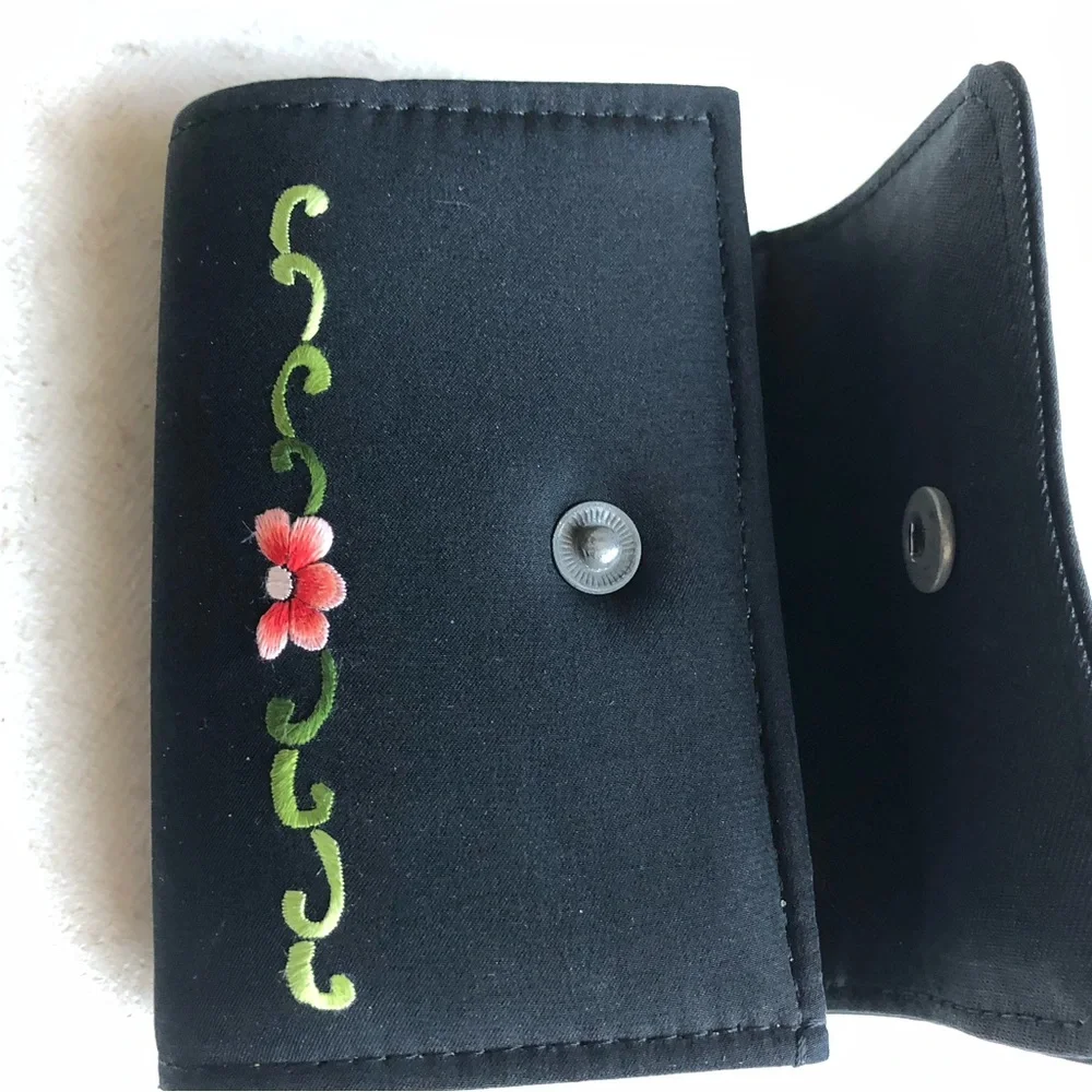 Hand Embroidered Asian Silk Wallet. Size 4.5x3.5 Floral Embroidery. - Picture 2 of 7